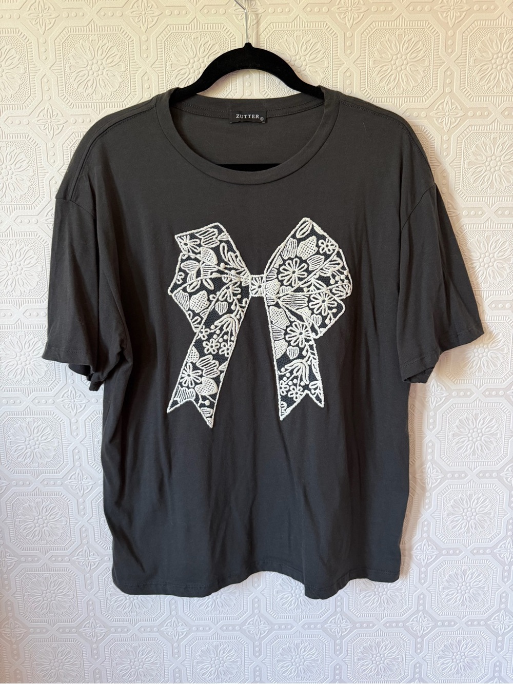 Zutter Black Tee with White Bow Size Small